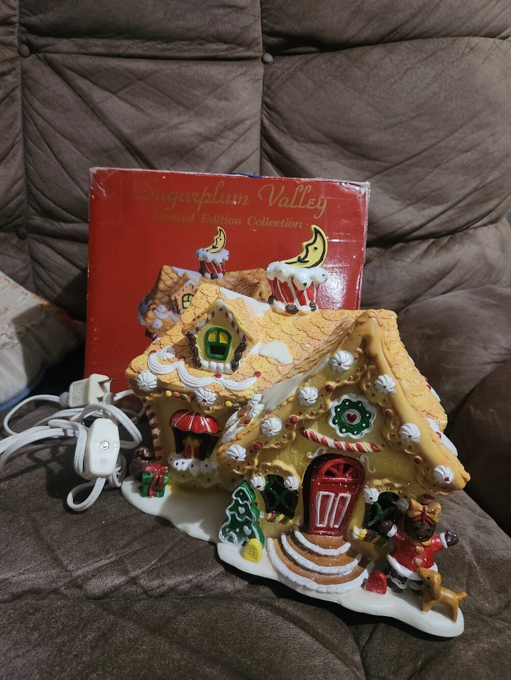 Sugar Plum Valley Gingerbread House Lighted Ceramic Limited Ed 8x7in Works 2001